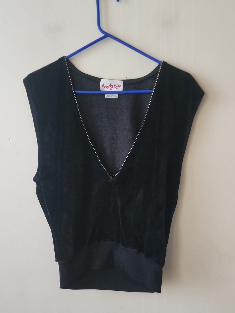 Black V-Neck Sleeveless Tank Top with Trim